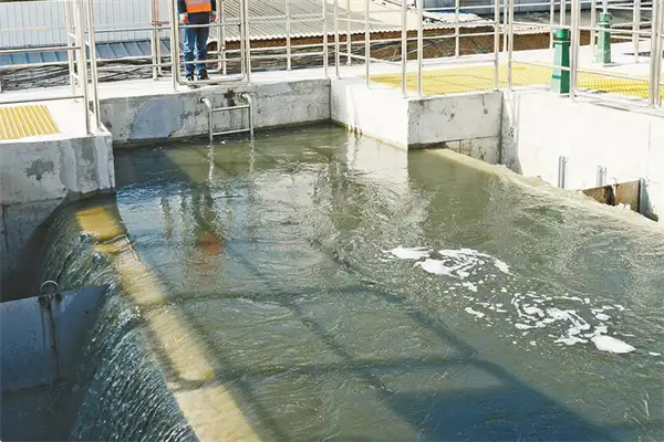 污水处理过程中影响有机物处理效果主要因素:营养物、pH、温度、油脂