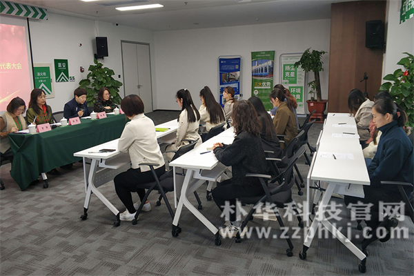 朴华科技妇女联合会主席韩娜表态发言